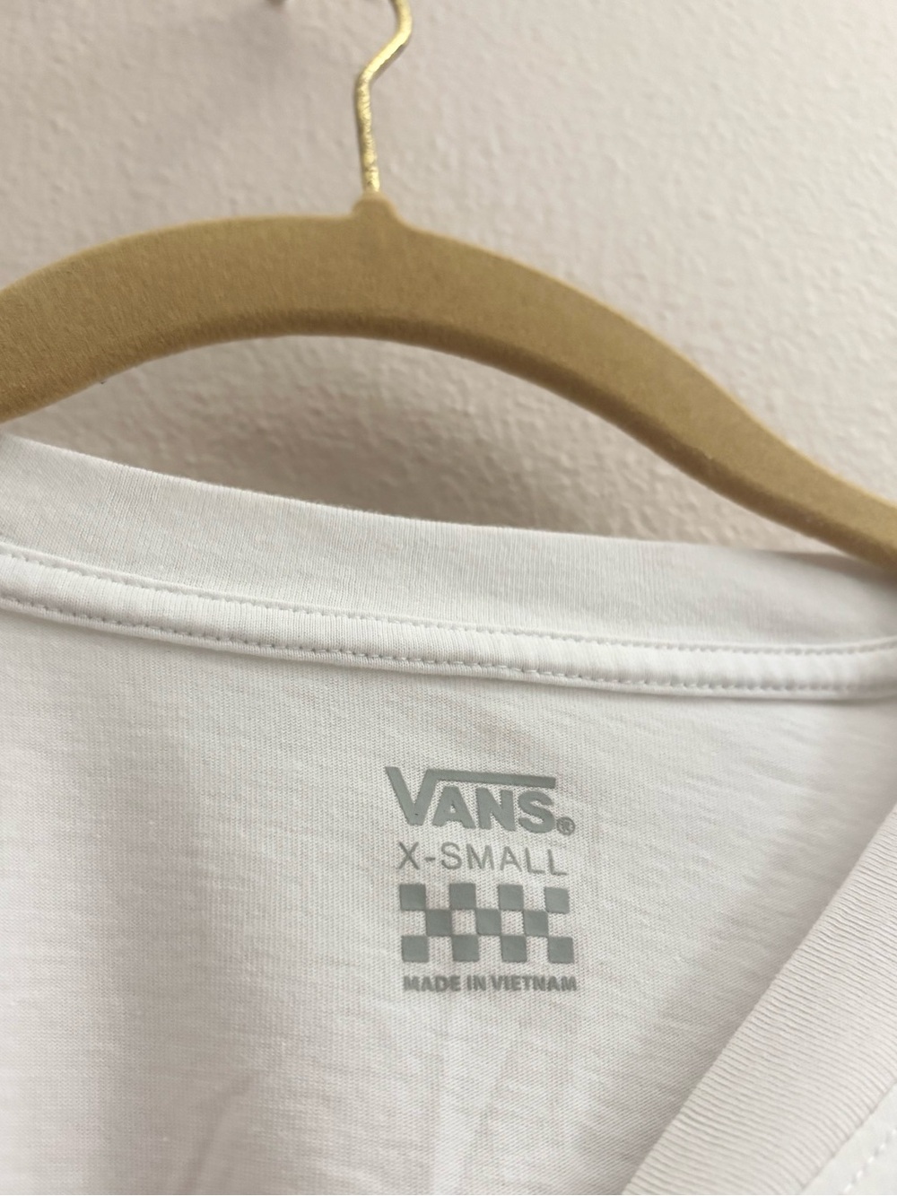 5/$15 🩷 Vans White Cropped Long Sleeve Tee with Pink & Orange Skull Graphic - Picture 3 of 8